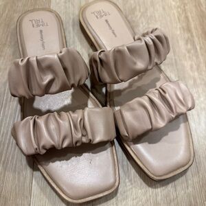 Time and Tru Women's tan SIZE 7 Faux Leather Ruched Strap Sandals